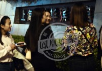 凤凰记者实拍乔任梁追思会场地（乔任梁追悼会遗像）